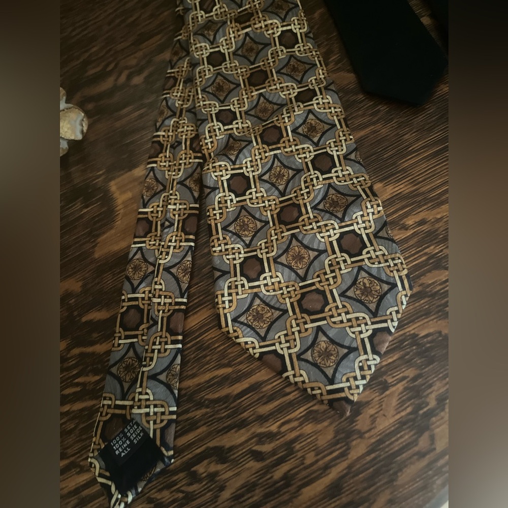 Vintage 100% Silk Z Inc. Geometric Patterned Tie in Brown, Gold, and Gray - Picture 4 of 9